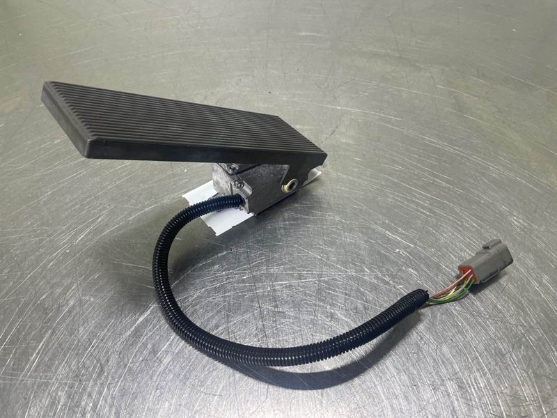 Mecalac 12MTX-5270656-Gas pedal - Cabine et intérieur pour Engins de chantier: photos 1 Mecalac 12MTX-5270656-Gas pedal - Cabine et intérieur pour Engins de chantier: photos 1