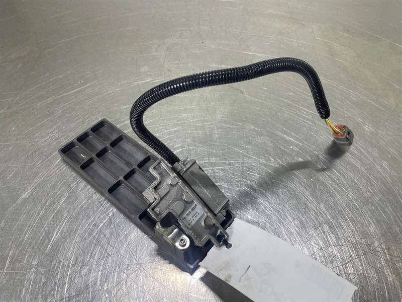 Mecalac 12MTX-5270656-Gas pedal - Cabine et intérieur pour Engins de chantier: photos 5 Mecalac 12MTX-5270656-Gas pedal - Cabine et intérieur pour Engins de chantier: photos 5