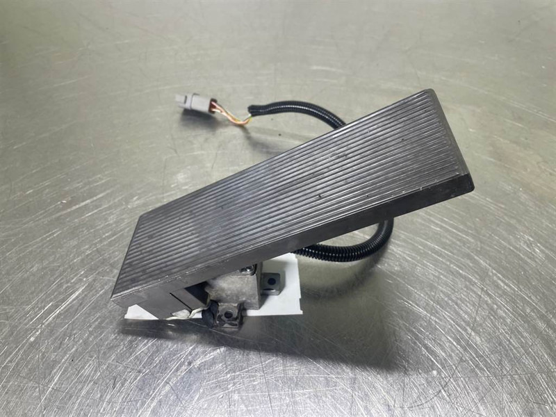 Mecalac 12MTX-5270656-Gas pedal - Cabine et intérieur pour Engins de chantier: photos 2 Mecalac 12MTX-5270656-Gas pedal - Cabine et intérieur pour Engins de chantier: photos 2