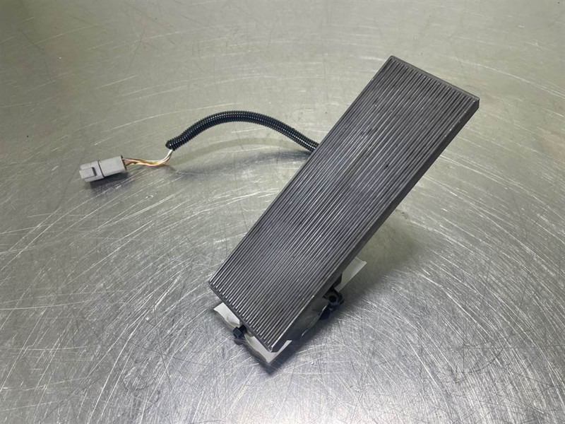 Mecalac 12MTX-5270656-Gas pedal - Cabine et intérieur pour Engins de chantier: photos 4 Mecalac 12MTX-5270656-Gas pedal - Cabine et intérieur pour Engins de chantier: photos 4
