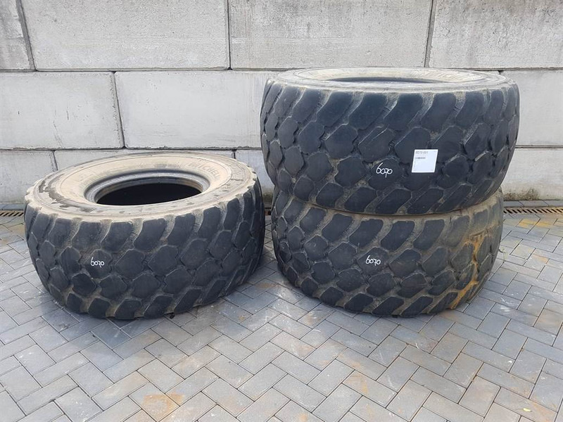 Michelin 600/65R25 - Tyre/Reifen/Band - Pneu pour Engins de chantier: photos 1 Michelin 600/65R25 - Tyre/Reifen/Band - Pneu pour Engins de chantier: photos 1