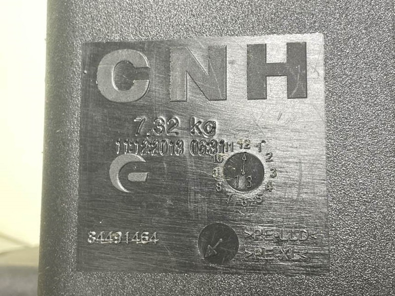 New Holland W110C-CNH 84491464-Fuel tank/Kraftstofftank - Frame/ Châssis pour Engins de chantier: photos 5 New Holland W110C-CNH 84491464-Fuel tank/Kraftstofftank - Frame/ Châssis pour Engins de chantier: photos 5