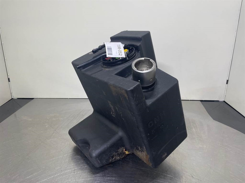 New Holland W110C-CNH 84491464-Fuel tank/Kraftstofftank - Frame/ Châssis pour Engins de chantier: photos 2 New Holland W110C-CNH 84491464-Fuel tank/Kraftstofftank - Frame/ Châssis pour Engins de chantier: photos 2