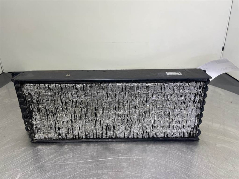 New Holland W110C-Denso 76082744-Airco condenser - Frame/ Châssis pour Engins de chantier: photos 1 New Holland W110C-Denso 76082744-Airco condenser - Frame/ Châssis pour Engins de chantier: photos 1