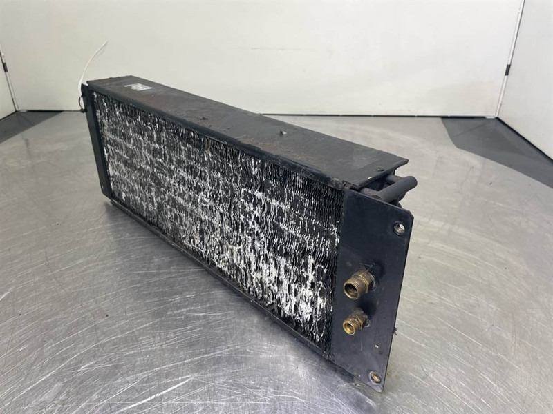 New Holland W110C-Denso 76082744-Airco condenser - Frame/ Châssis pour Engins de chantier: photos 4 New Holland W110C-Denso 76082744-Airco condenser - Frame/ Châssis pour Engins de chantier: photos 4