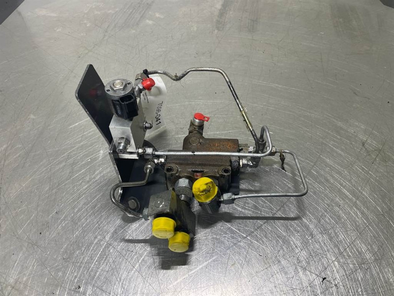 New Holland W110C - Priority valve/Prioritaetsventil - Hydraulique pour Engins de chantier: photos 4 New Holland W110C - Priority valve/Prioritaetsventil - Hydraulique pour Engins de chantier: photos 4