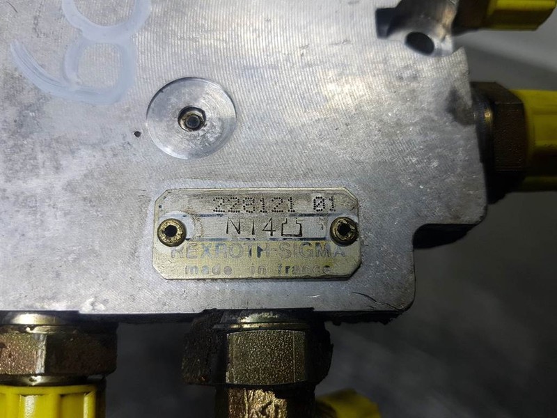 Rexroth 228121 - Komatsu PW75 - Valve - Hydraulique: photos 4 Rexroth 228121 - Komatsu PW75 - Valve - Hydraulique: photos 4