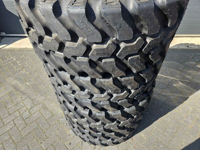 SWT 405/70R20 (16.0/70R20) *NEW* - Tire/Reifen/Band - Pneus et jantes pour Engins de chantier: photos 3 SWT 405/70R20 (16.0/70R20) *NEW* - Tire/Reifen/Band - Pneus et jantes pour Engins de chantier: photos 3