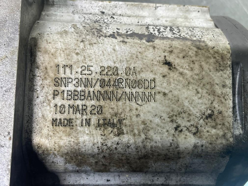 Sauer Danfoss SNP3NN/044RN06-111.25.220.0A-Gearpump/Tandwielpomp - Hydraulique pour Engins de chantier: photos 5 Sauer Danfoss SNP3NN/044RN06-111.25.220.0A-Gearpump/Tandwielpomp - Hydraulique pour Engins de chantier: photos 5