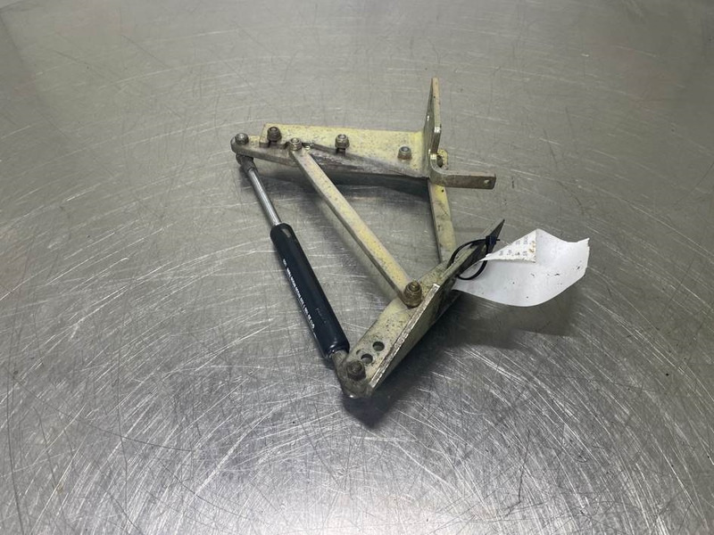 Schaeff SKL834-0451019030-Hinge right/Scharnier - Frame/ Châssis pour Engins de chantier: photos 2 Schaeff SKL834-0451019030-Hinge right/Scharnier - Frame/ Châssis pour Engins de chantier: photos 2