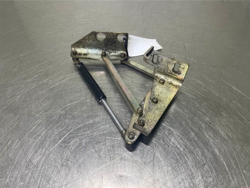 Schaeff SKL834-0451019031-Hinge left/Scharnier - Frame/ Châssis pour Engins de chantier: photos 2 Schaeff SKL834-0451019031-Hinge left/Scharnier - Frame/ Châssis pour Engins de chantier: photos 2