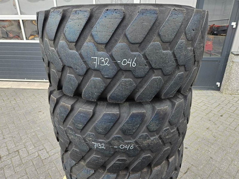 Schaeff SKL834-Firestone 405/70R18-Tire/Reifen/Band - Pneus et jantes pour Engins de chantier: photos 2 Schaeff SKL834-Firestone 405/70R18-Tire/Reifen/Band - Pneus et jantes pour Engins de chantier: photos 2