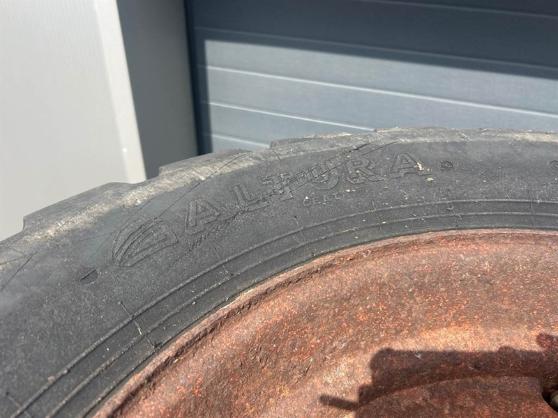 Schaeff SKL841-Altura 550/45-22.5-Tire/Reifen/Band - Pneus et jantes pour Engins de chantier: photos 5 Schaeff SKL841-Altura 550/45-22.5-Tire/Reifen/Band - Pneus et jantes pour Engins de chantier: photos 5