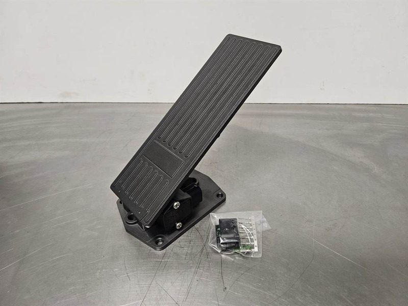 Terex TL260-5350260006-Gas pedal/Fusspedal/Gaspedaal - Système électrique pour Engins de chantier: photos 1 Terex TL260-5350260006-Gas pedal/Fusspedal/Gaspedaal - Système électrique pour Engins de chantier: photos 1