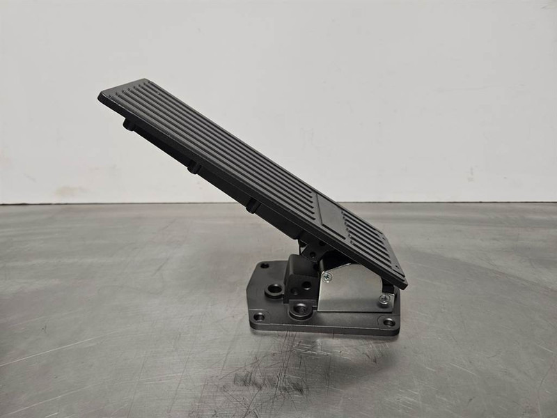 Terex TL260-5350260006-Gas pedal/Fusspedal/Gaspedaal - Système électrique pour Engins de chantier: photos 5 Terex TL260-5350260006-Gas pedal/Fusspedal/Gaspedaal - Système électrique pour Engins de chantier: photos 5