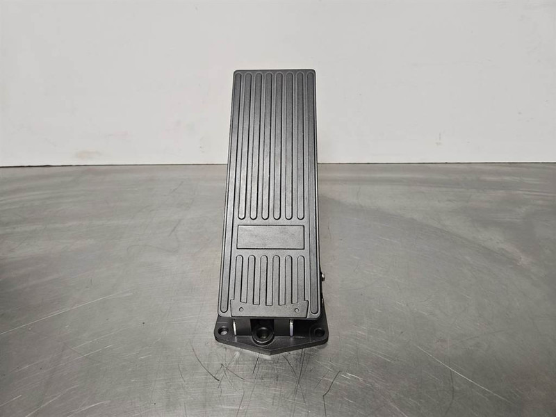Terex TL260-5350260006-Gas pedal/Fusspedal/Gaspedaal - Système électrique pour Engins de chantier: photos 2 Terex TL260-5350260006-Gas pedal/Fusspedal/Gaspedaal - Système électrique pour Engins de chantier: photos 2