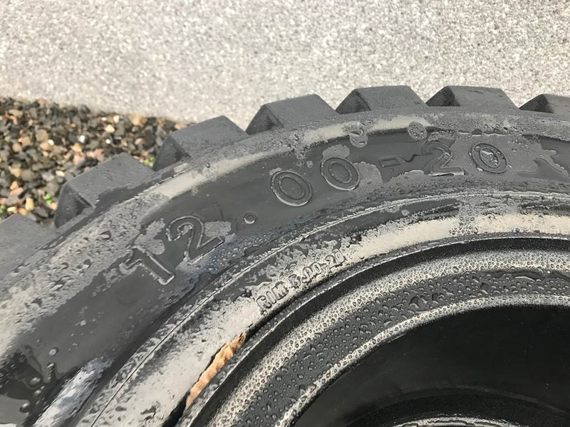 Pneus et jantes pour Engins de chantier neuf Trelleborg 12.00-20 Dual excavator solid-Tyre/Reifen/Banden: photos 7 Pneus et jantes pour Engins de chantier neuf Trelleborg 12.00-20 Dual excavator solid-Tyre/Reifen/Banden: photos 7