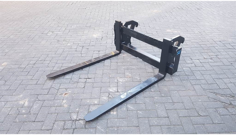 Volvo L30/L35-2,5T-Forks/Palletgabeln/Palletvorken - Fourches pour Engins de chantier: photos 1 Volvo L30/L35-2,5T-Forks/Palletgabeln/Palletvorken - Fourches pour Engins de chantier: photos 1