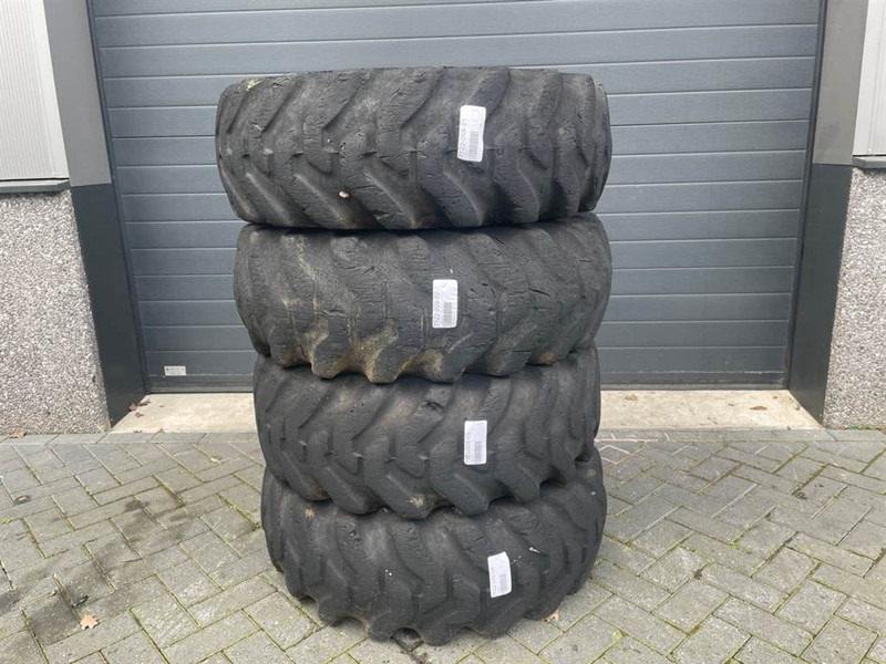 Volvo L30D-Firestone 12.5-20-Tire/Reifen/Band - Pneus et jantes pour Engins de chantier: photos 1 Volvo L30D-Firestone 12.5-20-Tire/Reifen/Band - Pneus et jantes pour Engins de chantier: photos 1