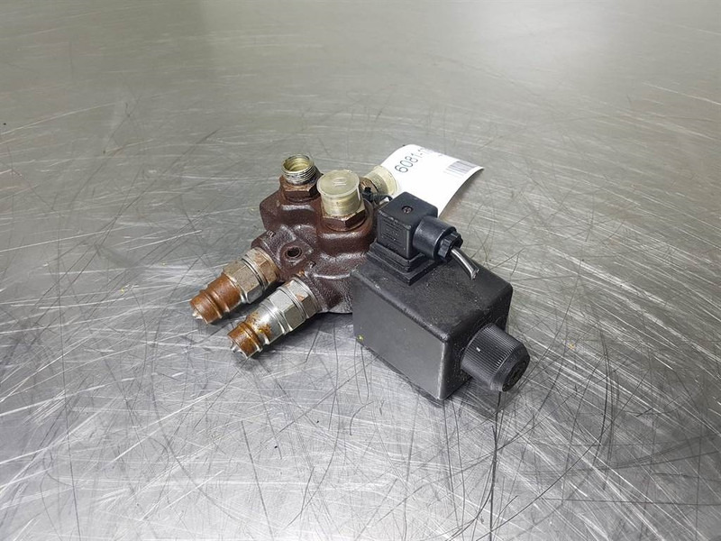 Zettelmeyer ZL 1001 - Valve/Ventile/Ventiel - Hydraulique: photos 1 Zettelmeyer ZL 1001 - Valve/Ventile/Ventiel - Hydraulique: photos 1