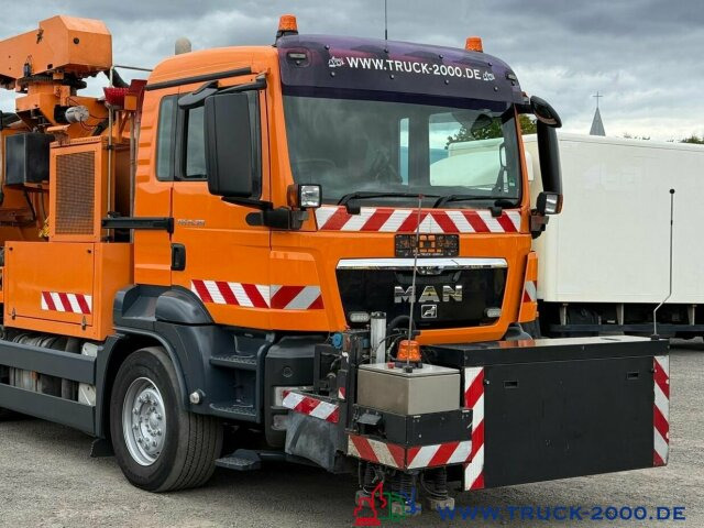 MAN 26.320 Müller Kanal Sauger + Sinkkastenreiniger - Camion hydrocureur: photos 4 MAN 26.320 Müller Kanal Sauger + Sinkkastenreiniger - Camion hydrocureur: photos 4