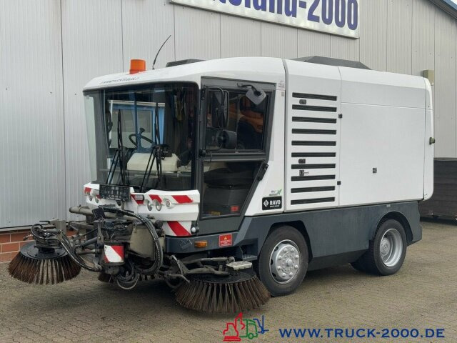 Ravo 540 3 Besensystem Sweeper + Sprühen 50 Km/h - Balayeuse de voirie: photos 1 Ravo 540 3 Besensystem Sweeper + Sprühen 50 Km/h - Balayeuse de voirie: photos 1