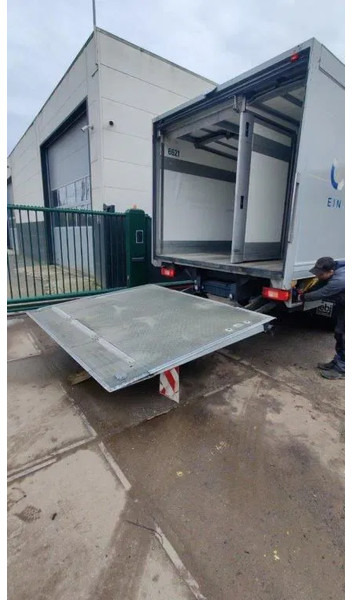 Dhollandia Laadklep / Achtersluitklep 2000 kg MBB / Palfinger / B.A.R. Cargolift - Hayon élévateur: photos 1 Dhollandia Laadklep / Achtersluitklep 2000 kg MBB / Palfinger / B.A.R. Cargolift - Hayon élévateur: photos 1