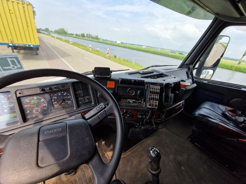 Tracteur routier Volvo NH12.460: photos 16 Tracteur routier Volvo NH12.460: photos 16
