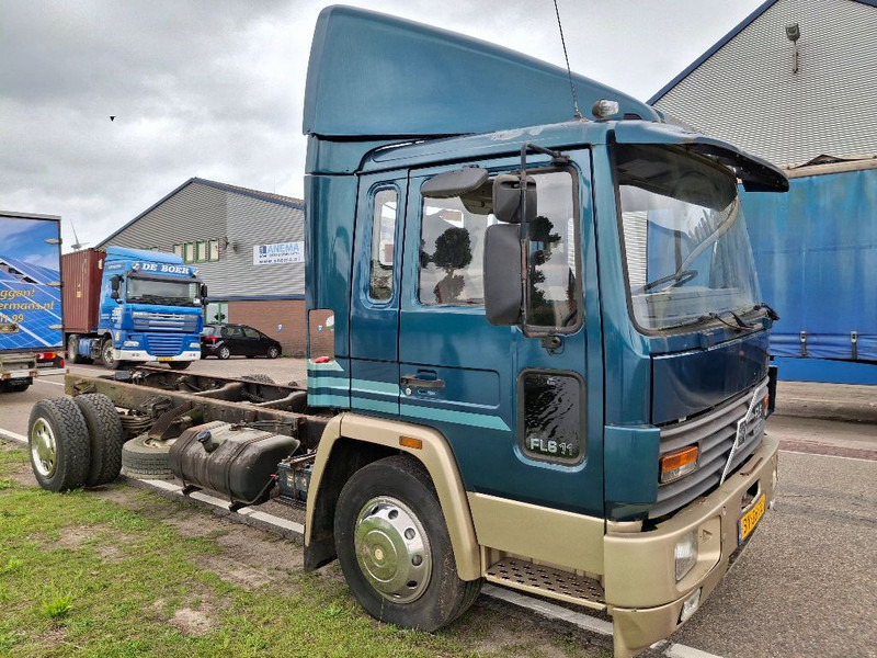 Châssis cabine Volvo FL611: photos 8