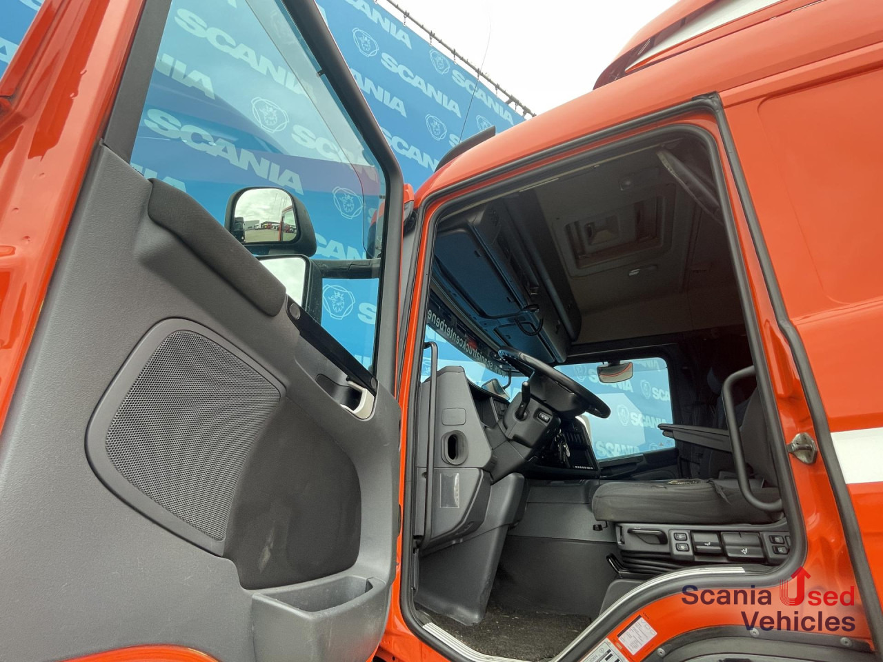 SCANIA P 370 LB4x2MNB RETARDER FULL AIR 705X245X235 - Camion fourgon: photos 3 SCANIA P 370 LB4x2MNB RETARDER FULL AIR 705X245X235 - Camion fourgon: photos 3
