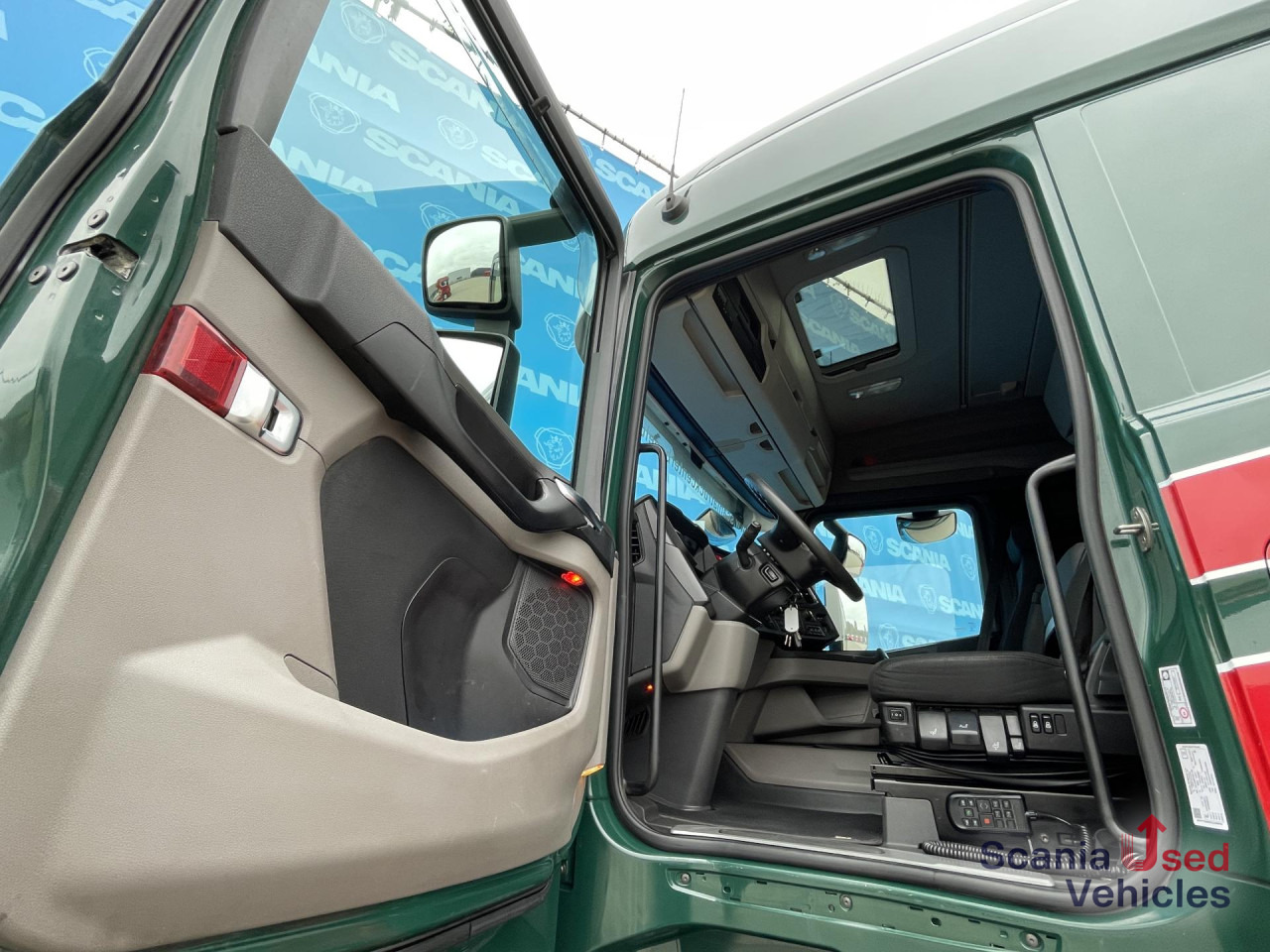SCANIA R 410 A4x2NA RETARDER ADR FL LED ACC - Tracteur routier: photos 3 SCANIA R 410 A4x2NA RETARDER ADR FL LED ACC - Tracteur routier: photos 3