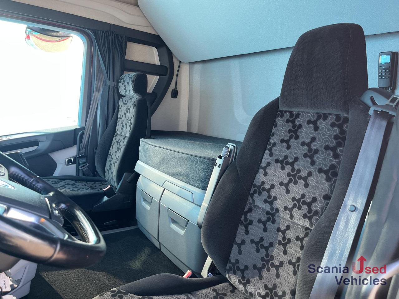 SCANIA R 410 A4x2NA RETARDER LED NAVI - Tracteur routier: photos 3 SCANIA R 410 A4x2NA RETARDER LED NAVI - Tracteur routier: photos 3