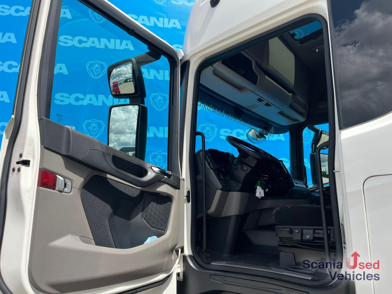 SCANIA R 450 A4x2EB RETARDER MEGA / VOLUME DIFF-L 8T PTOV - Tracteur routier: photos 2 SCANIA R 450 A4x2EB RETARDER MEGA / VOLUME DIFF-L 8T PTOV - Tracteur routier: photos 2