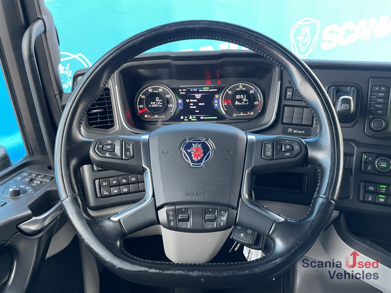 SCANIA R 450 A4x2NA RETARDER LED NAVI PARK AIRCO PTO - Tracteur routier: photos 3 SCANIA R 450 A4x2NA RETARDER LED NAVI PARK AIRCO PTO - Tracteur routier: photos 3