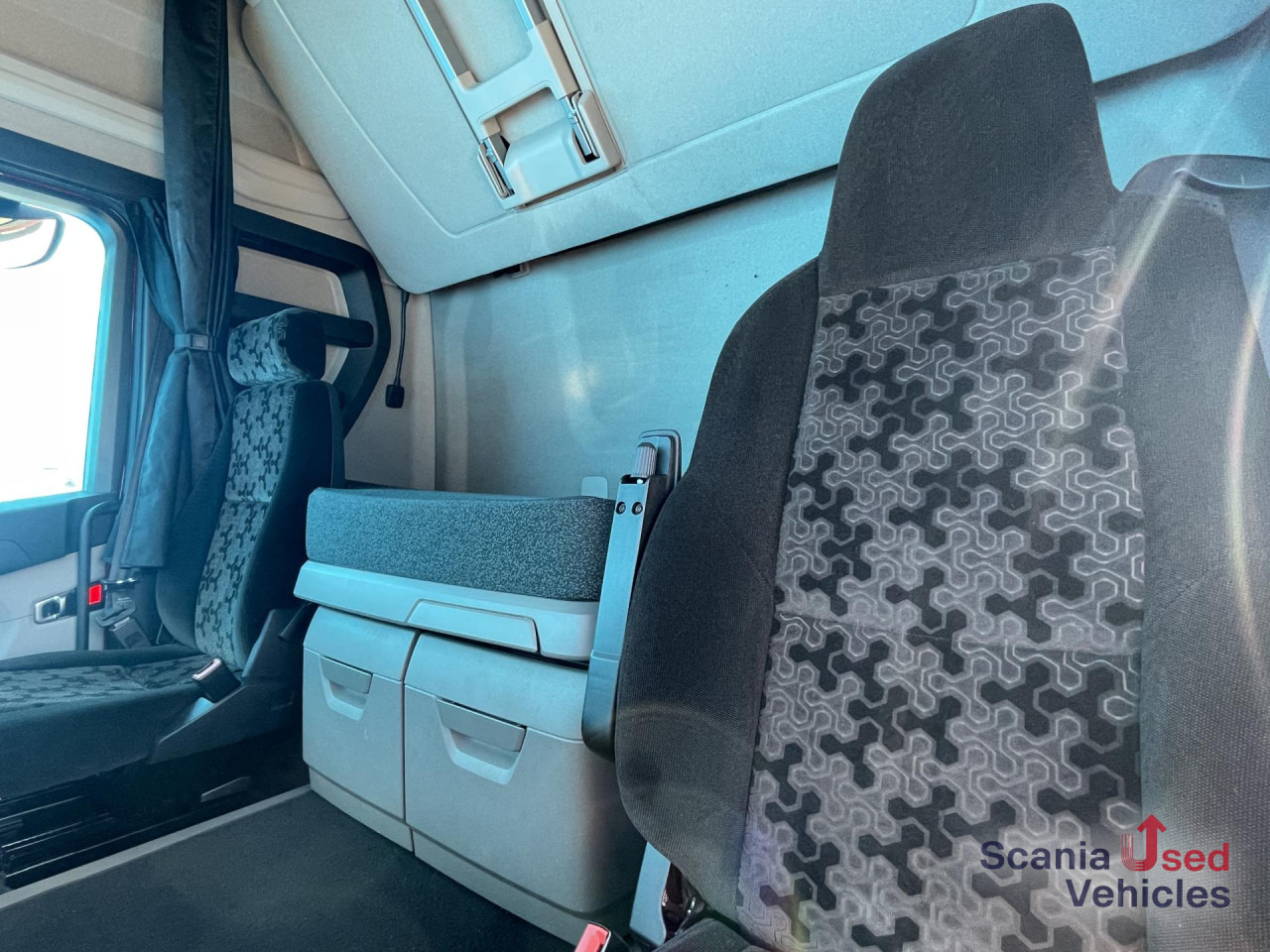 SCANIA R 450 A4x2NA RETARDER PTO PARK AIRCO SMART 2 - Tracteur routier: photos 5 SCANIA R 450 A4x2NA RETARDER PTO PARK AIRCO SMART 2 - Tracteur routier: photos 5
