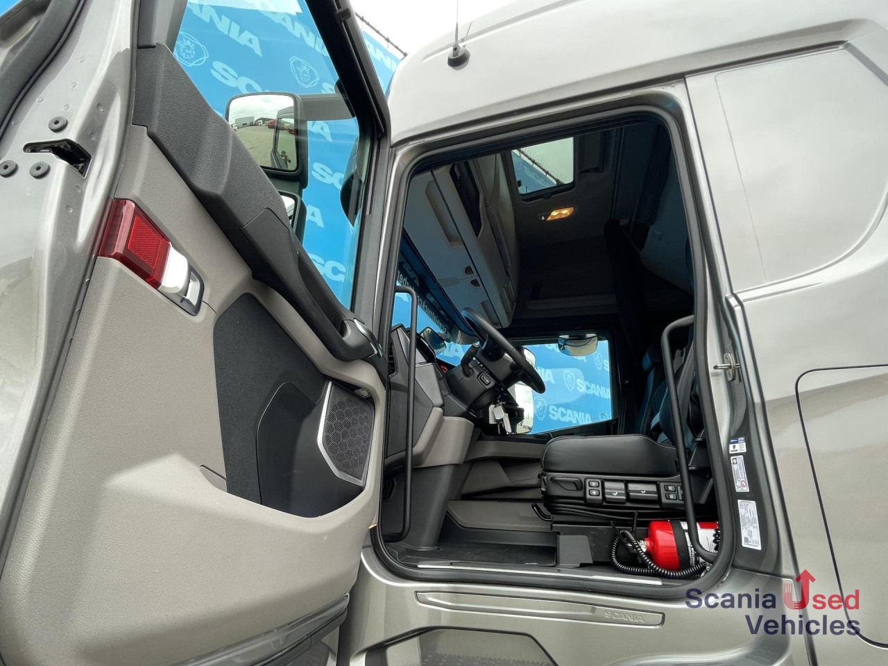SCANIA R 460 A4x2EB MEGA VOLUME RETARDER DIFF-L SMART2 - Tracteur routier: photos 2 SCANIA R 460 A4x2EB MEGA VOLUME RETARDER DIFF-L SMART2 - Tracteur routier: photos 2