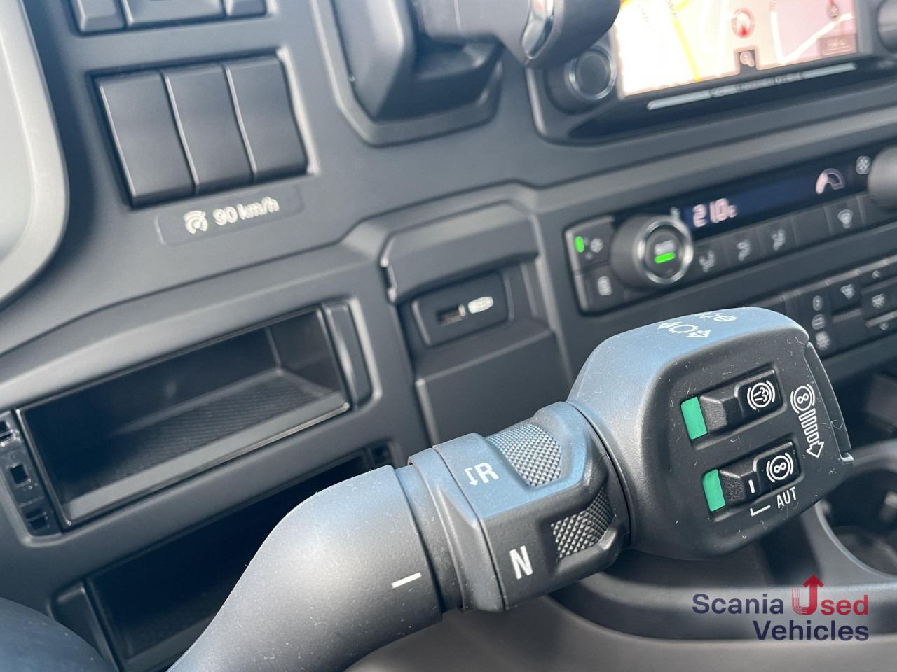 SCANIA R 460 A4x2EB RETARDER P-AIRCO MEGA VECTO 3 - Tracteur routier: photos 4 SCANIA R 460 A4x2EB RETARDER P-AIRCO MEGA VECTO 3 - Tracteur routier: photos 4