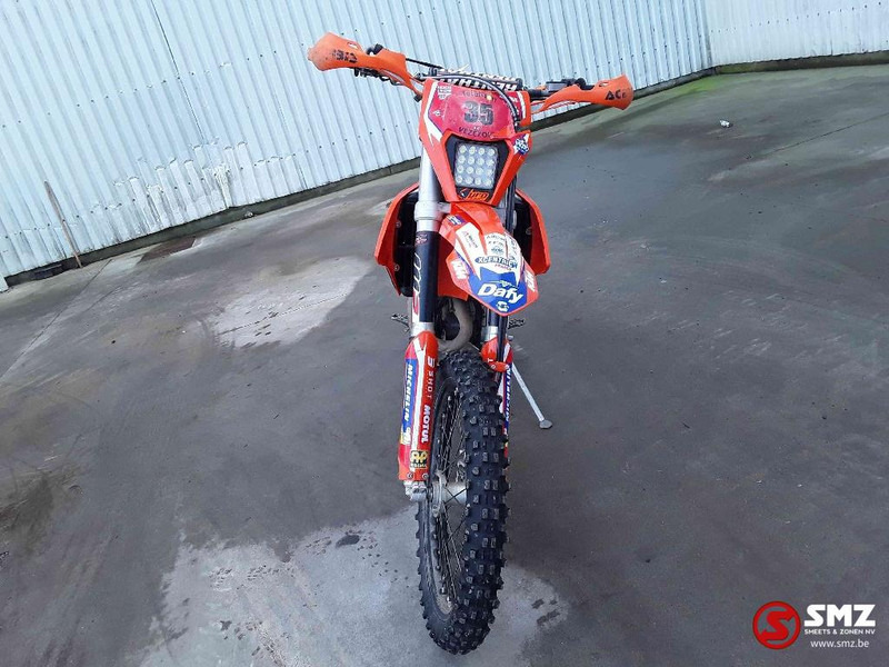 KTM KTM 250 - Motocyclette: photos 2 KTM KTM 250 - Motocyclette: photos 2