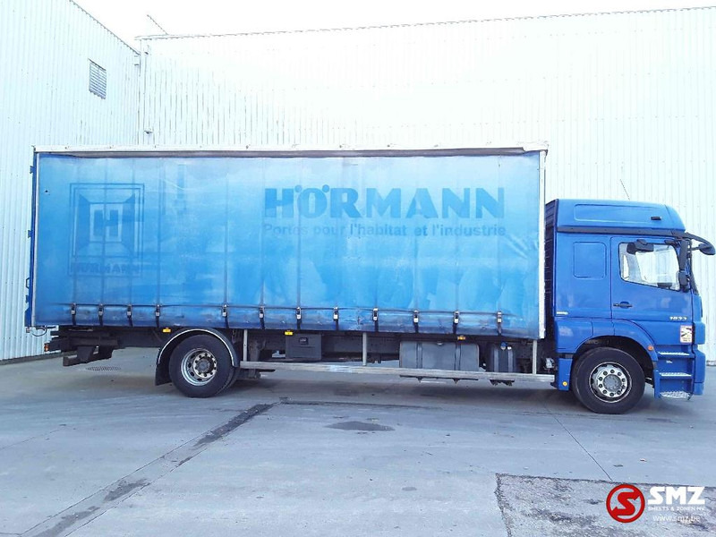 Mercedes-Benz Axor 1833 - Camion à rideaux coulissants: photos 4 Mercedes-Benz Axor 1833 - Camion à rideaux coulissants: photos 4