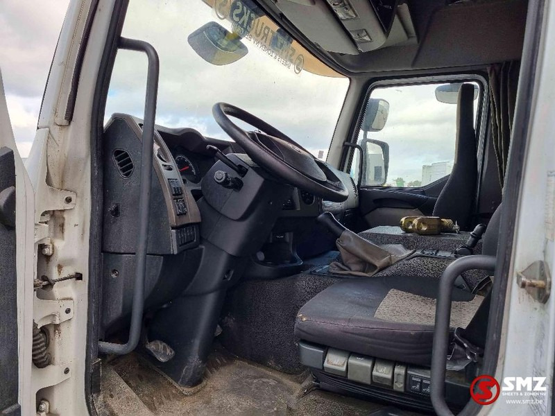 Photo d'intérieur 1: Camion à rideaux coulissants Renault Premium 310 NO gearbox sans boite