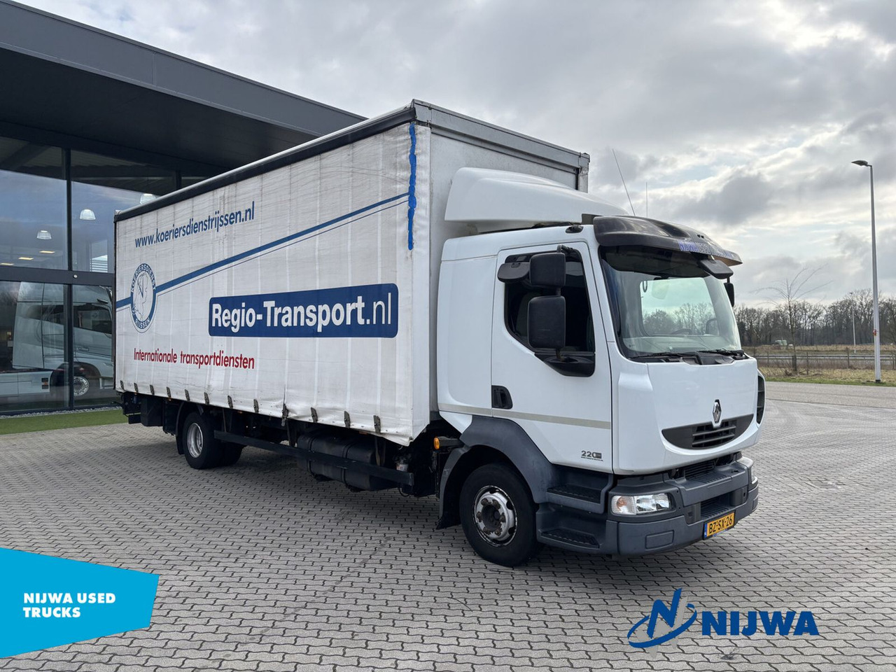 Renault MIDLUM 220 4x2 Schuifzeil + Laadklep - Camion à rideaux coulissants: photos 2 Renault MIDLUM 220 4x2 Schuifzeil + Laadklep - Camion à rideaux coulissants: photos 2