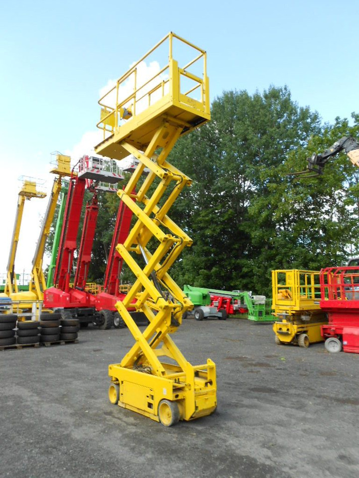 Genie GS 1930, Scherenarbeitsbühne Genie 8 m - Camion avec nacelle: photos 4 Genie GS 1930, Scherenarbeitsbühne Genie 8 m - Camion avec nacelle: photos 4