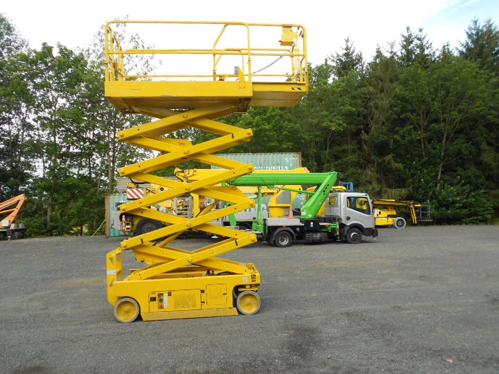 Genie GS 3246, Scherenarbeitsbühne Genie 11,9 m - Nacelle ciseaux: photos 5 Genie GS 3246, Scherenarbeitsbühne Genie 11,9 m - Nacelle ciseaux: photos 5