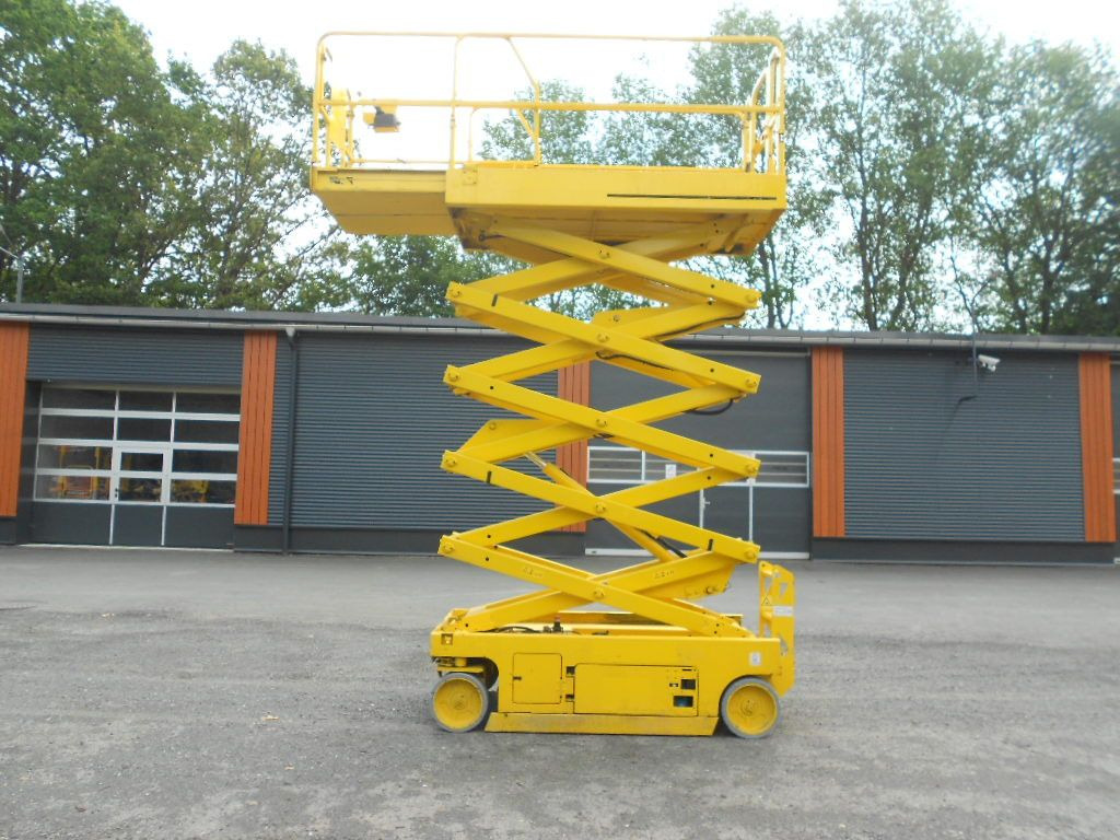 Genie GS 3246, Scherenarbeitsbühne Genie 11,9 m - Nacelle ciseaux: photos 1 Genie GS 3246, Scherenarbeitsbühne Genie 11,9 m - Nacelle ciseaux: photos 1