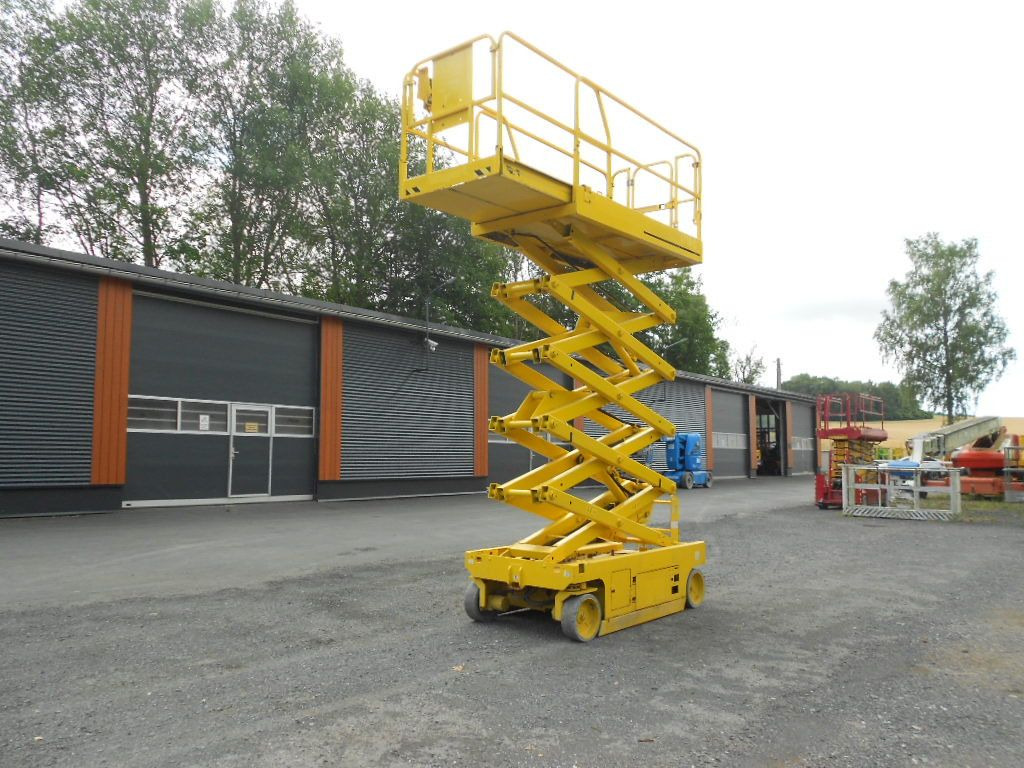 Genie GS 3246, Scherenarbeitsbühne Genie 11,9 m - Nacelle ciseaux: photos 2 Genie GS 3246, Scherenarbeitsbühne Genie 11,9 m - Nacelle ciseaux: photos 2