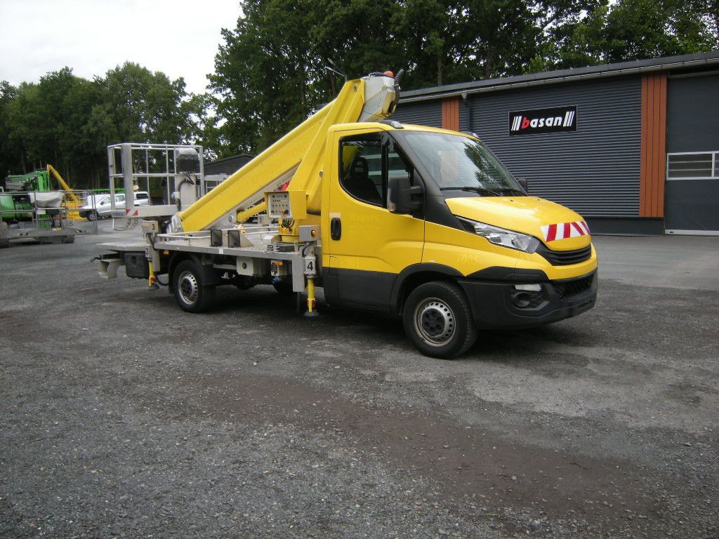 IVECO Daily mit Multitel MT204EX, AH 20m - Camion avec nacelle: photos 1 IVECO Daily mit Multitel MT204EX, AH 20m - Camion avec nacelle: photos 1