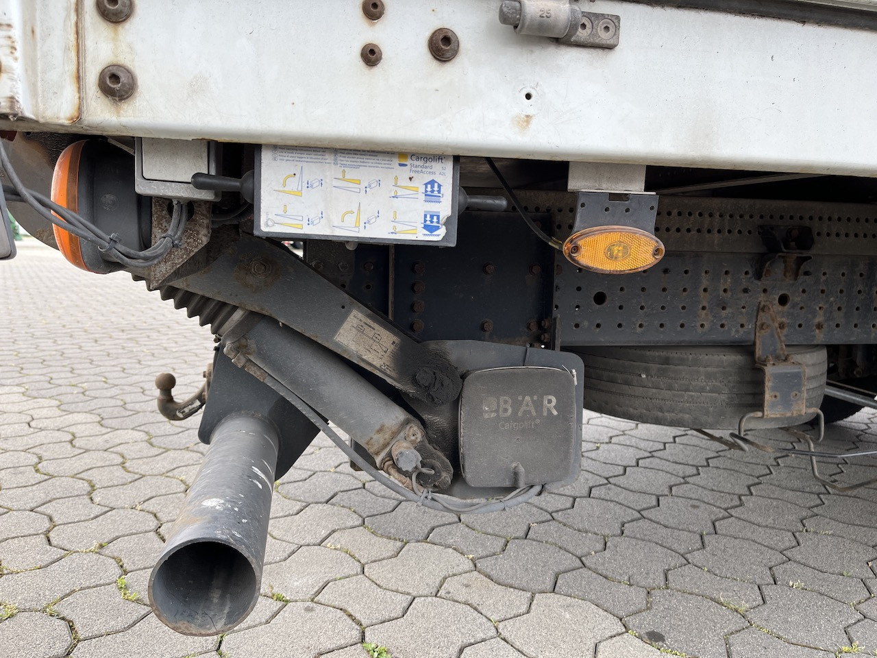 FUSO Canter 7C18 4x2 Ladebordwand Getriebeschaden - Véhicule utilitaire plateau baché: photos 5 FUSO Canter 7C18 4x2 Ladebordwand Getriebeschaden - Véhicule utilitaire plateau baché: photos 5