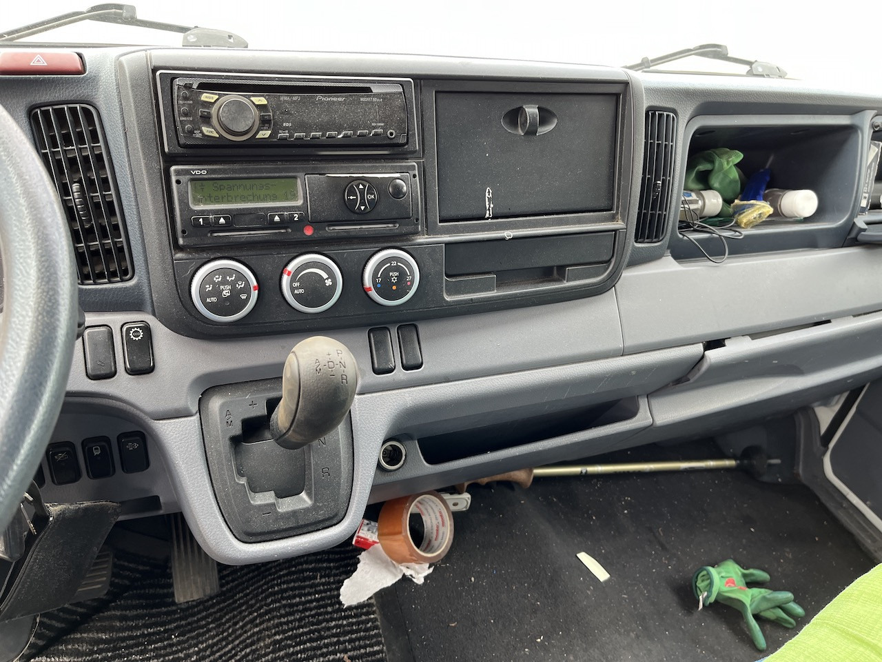 FUSO Canter 7C18 4x2 Ladebordwand Getriebeschaden - Véhicule utilitaire plateau baché: photos 2 FUSO Canter 7C18 4x2 Ladebordwand Getriebeschaden - Véhicule utilitaire plateau baché: photos 2