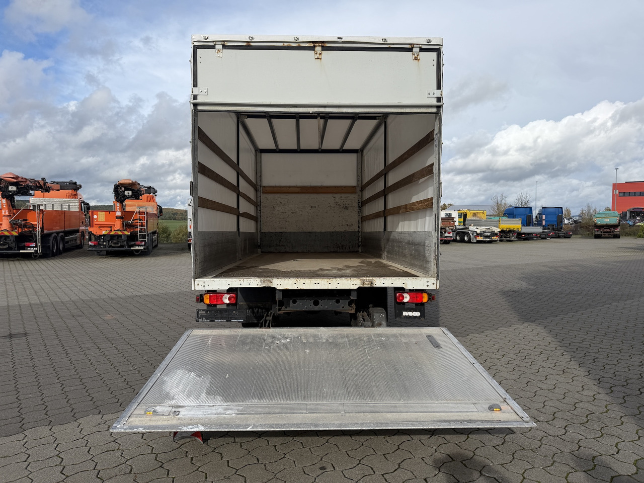 Iveco 75 E 180 4x2 LBW - Véhicule utilitaire plateau baché: photos 2 Iveco 75 E 180 4x2 LBW - Véhicule utilitaire plateau baché: photos 2