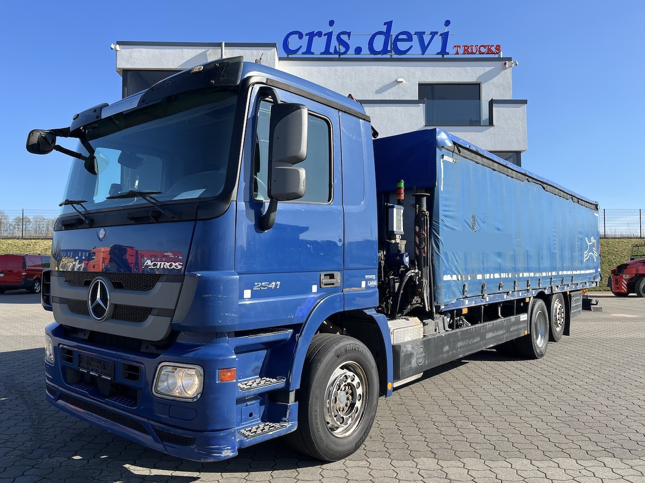 Mercedes-Benz 2541 6x2 Atlas 135.2E Pritsche 8,20 m - Camion à rideaux coulissants, Camion grue: photos 1 Mercedes-Benz 2541 6x2 Atlas 135.2E Pritsche 8,20 m - Camion à rideaux coulissants, Camion grue: photos 1